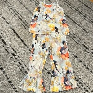 Super fun Molo horse outfit with ruffled elastic pants. 🐴